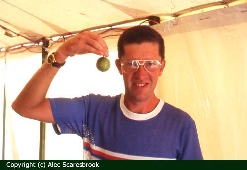 Kelvin Archer with his premier berry 'Montrose' weighing 37dwt 06grains - Copyright (c) Alec Scaresbrook 