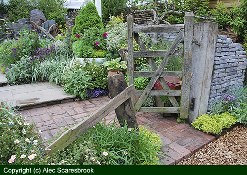 Entrance to garden - copyright (c) Alec Scaresbrook 