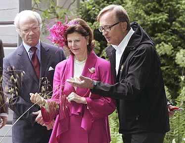  King Carl XVI Gustaf and Queen Silvia of Sweden at the Chelsea Flower Show 2007