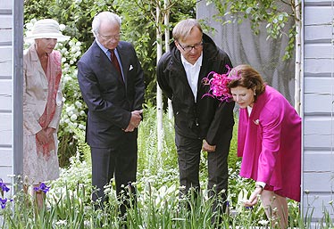  King Carl XVI Gustaf and Queen Silvia of Sweden at the Chelsea Flower Show 2007