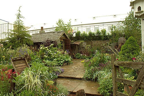 The Brett Landscaping Garden - Relationships. Designer: Geoffrey Whiten.  Sponsor: Brett Landscaping and Building Products.  Contractor: Landscape Concepts. copyright (c) Royal Horticultural Society RHS Online - www.rhs.org.uk)